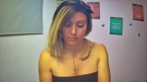 Snapshot of hestesiaxx chatting on September 2025 02:35:01 AM Hestesiaxx online show from September 2025 02:35:01 AM