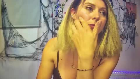 Snapshot of hestesiaxx chatting on October 2025 02:12:02 AM Hestesiaxx online show from October 2025 02:12:02 AM