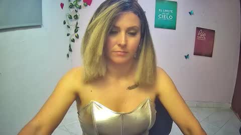 Snapshot of hestesiaxx chatting on March 2026 04:09:01 AM Hestesiaxx online show from March 2026 04:09:01 AM