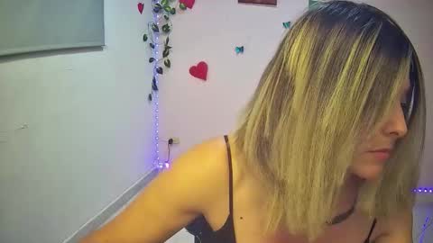 Snapshot of hestesiaxx chatting on March 2026 01:23:01 AM Hestesiaxx online show from March 2026 01:23:01 AM