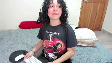 hesttia_ online show from November 2025 09:17:01 PM