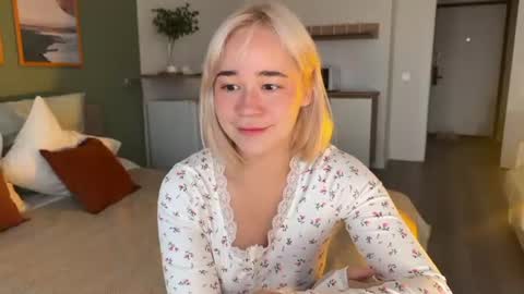 Snapshot of hey__lucy chatting on June 2026 06:34:01 PM Lucy Nip slip shady online show from June 2026 06:34:01 PM