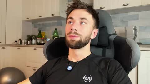 Arnold online show from December 2025 02:28:01 AM