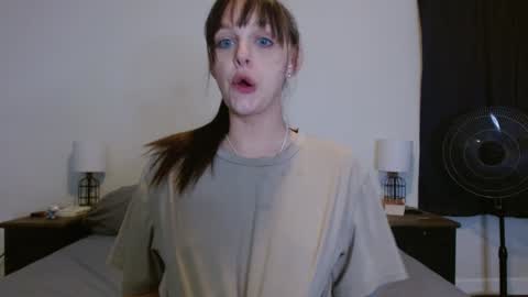 Snapshot of hi_cut_cutie chatting on June 2026 12:24:01 AM Paige online show from June 2026 12:24:01 AM