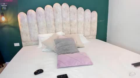 HIILARY  online show from October 2025 02:06:02 PM