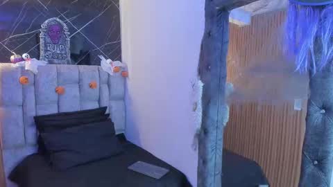 hikaru_dl online show from October 2025 07:37:01 PM