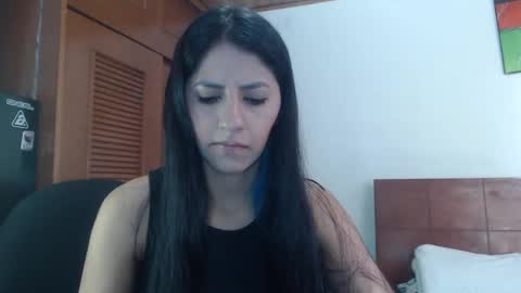 hilaril18 online show from January 2025 01:46:01 PM