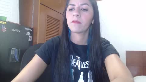 hilaril18 online show from January 2025 11:43:01 PM