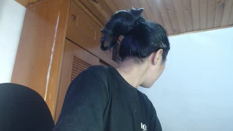 hilaril18 online show from October 2025 11:27:02 PM