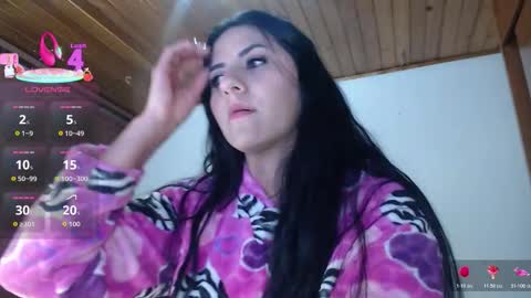 hilaril18 online show from December 2025 12:37:02 AM