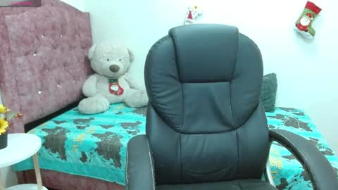 H I L A R Y online show from December 2024 07:42:02 PM