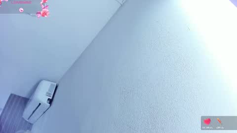 Snapshot of hilarythomsom chatting on February 2026 12:36:01 PM Hilary Thomsom online show from February 2026 12:36:01 PM