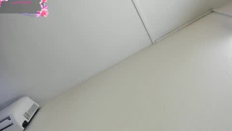 Snapshot of hilarythomsom chatting on February 2026 12:15:01 PM Hilary Thomsom online show from February 2026 12:15:01 PM