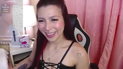 Snapshot of hillary_thomson chatting on December 2025 03:21:02 PM Hillary Thomson online show from December 2025 03:21:02 PM