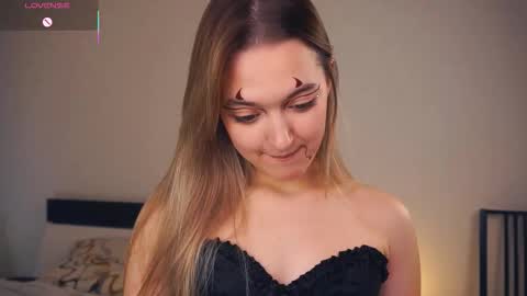 Leya Day Mary Night   PvT Open online show from October 2025 06:30:02 PM