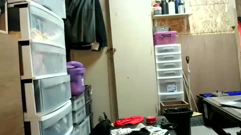 Snapshot of hippostixs chatting on December 2024 04:49:02 AM Krush Vibrations online show from December 2024 04:49:02 AM