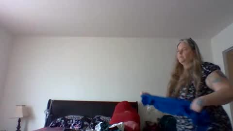 Snapshot of hippysnewhere chatting on April 2026 02:54:01 PM hippysnewhere online show from April 2026 02:54:01 PM