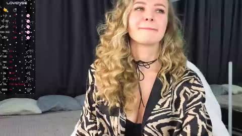 Ksenia online show from October 2025 01:06:02 AM