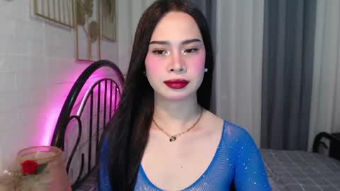 Snapshot of hoelymolly chatting on June 2026 06:22:02 PM hoelymolly online show from June 2026 06:22:02 PM