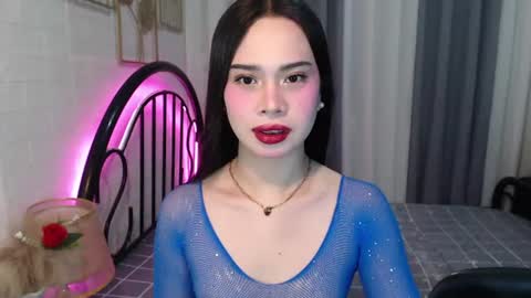 Snapshot of hoelymolly chatting on June 2026 07:05:02 PM hoelymolly online show from June 2026 07:05:02 PM