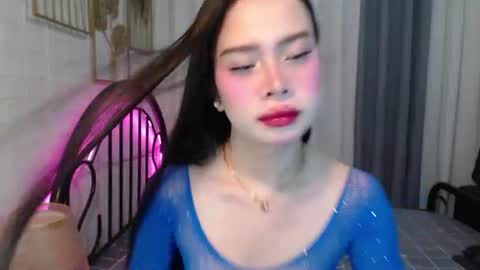 Snapshot of hoelymolly chatting on June 2026 06:25:02 PM hoelymolly online show from June 2026 06:25:02 PM