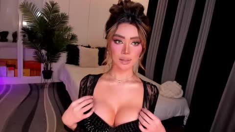 Ms. Laura online show from September 2025 03:08:01 AM