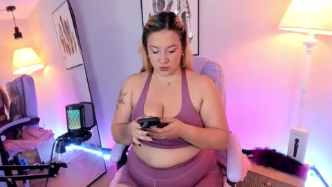 Hollie online show from February 2026 12:14:01 PM