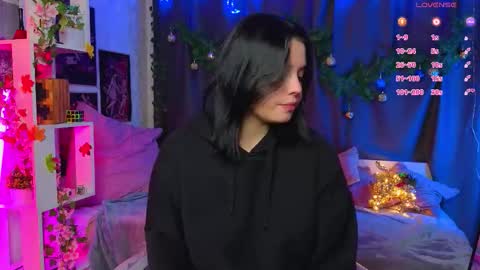 Lux online show from November 2025 05:13:02 PM