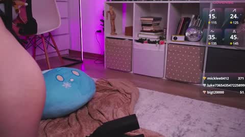 Holli online show from December 2024 06:48:01 PM