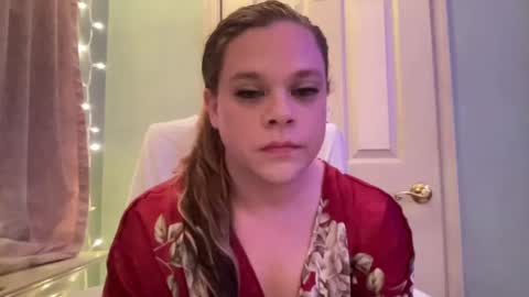 Snapshot of holly23hopefull chatting on December 2024 12:33:01 AM Hollys Drive threw Side Of CB. online show from December 2024 12:33:01 AM