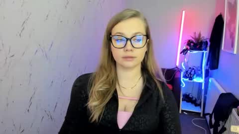 Holly online show from January 2026 08:01:02 PM