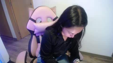 Holly online show from October 2025 09:50:02 PM