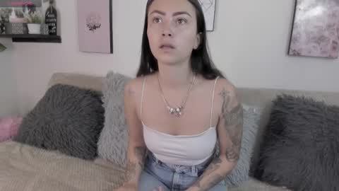 Holly online show from October 2025 03:45:02 PM