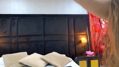 Snapshot of hollyolson chatting on April 2026 07:52:01 PM Holly online show from April 2026 07:52:01 PM
