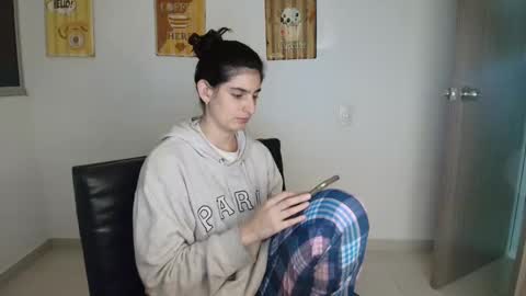 hollyshit_ online show from October 2025 02:52:01 AM