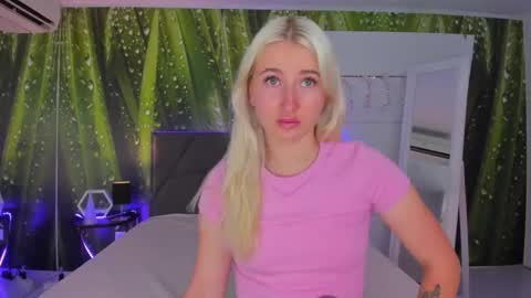 HollyTaillor online show from September 2025 05:20:01 AM