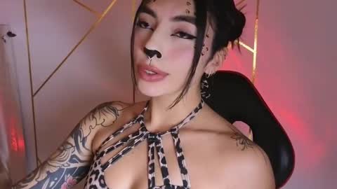 holly online show from October 2025 01:18:01 PM