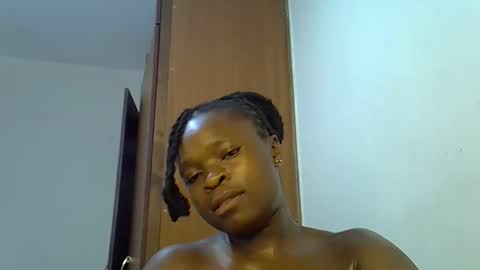 holy_ebony online show from May 2026 04:04:02 PM