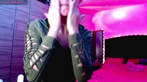 Snapshot of holy_juli2 chatting on November 2025 03:50:02 AM Juli online show from November 2025 03:50:02 AM