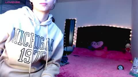 Juli online show from December 2025 04:28:02 AM