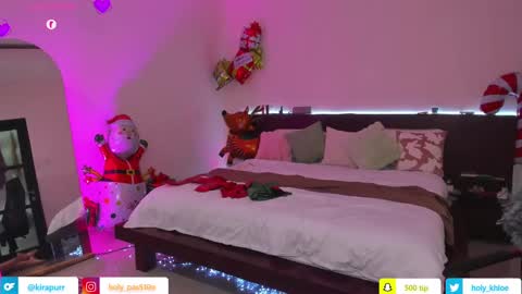 Snapshot of holy_khloe chatting on December 2024 04:04:01 AM Kira Purrr online show from December 2024 04:04:01 AM