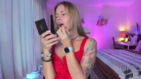 Snapshot of holy_khloe chatting on September 2025 04:25:02 AM Kira Purrr online show from September 2025 04:25:02 AM