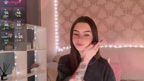 Mia online show from November 2025 03:23:02 AM