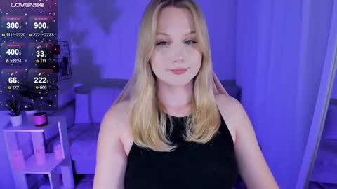 Snapshot of honey_blondee chatting on June 2026 08:00:01 PM Tammy online show from June 2026 08:00:01 PM