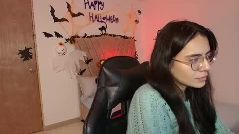   online show from October 2025 03:10:01 PM