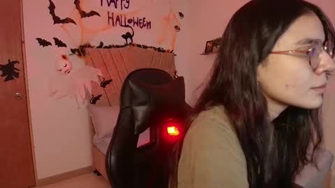   online show from October 2025 03:44:02 PM