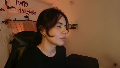   online show from October 2025 03:02:01 PM