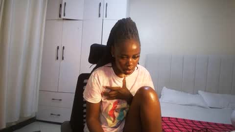 Snapshot of honey_drop1 chatting on April 2026 04:56:01 AM honey drop online show from April 2026 04:56:01 AM