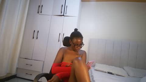 Snapshot of honey_drop1 chatting on April 2026 08:11:02 PM honey drop online show from April 2026 08:11:02 PM