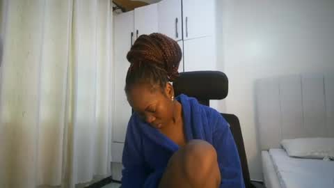 Snapshot of honey_drop1 chatting on April 2026 07:28:02 AM honey drop online show from April 2026 07:28:02 AM